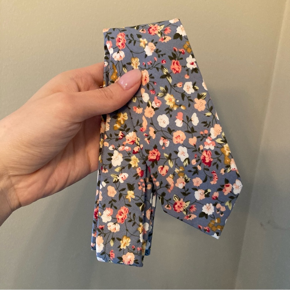 4/$10 - NEW Dusty Blue Floral Skinny Tie